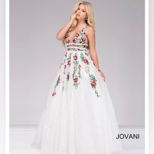 Gorgeous white Jovani gown with embroidered flowers, embellishment and tulle!
